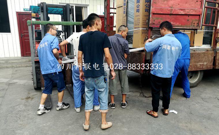 又一波網(wǎng)聯(lián)電氣大客戶發(fā)貨現(xiàn)場(chǎng),展現(xiàn)出何為團(tuán)隊(duì)協(xié)作？